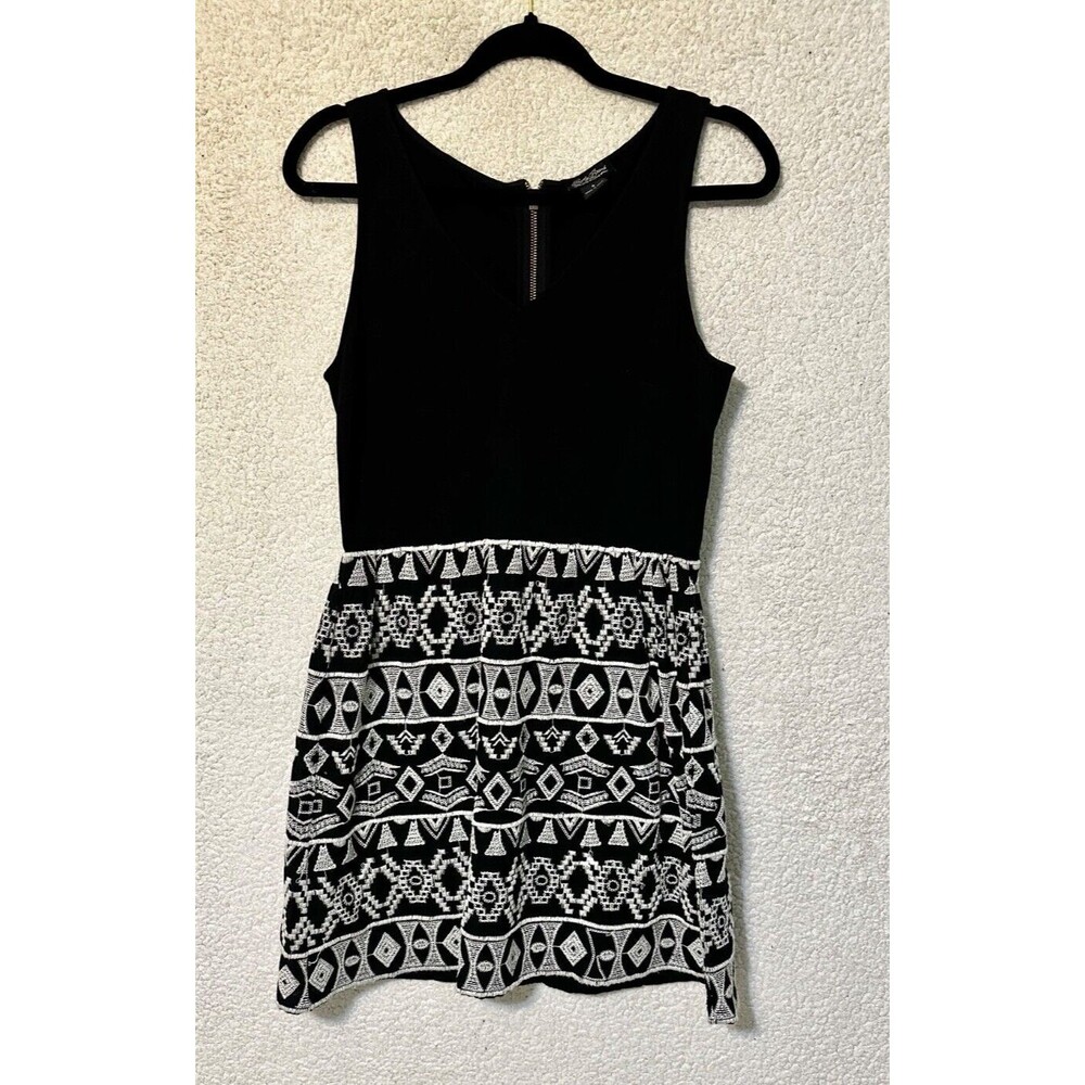 Lucky Brand Women’s Small Black White Embroidered Sleeveless Dress V-neck - Picture 1 of 14
